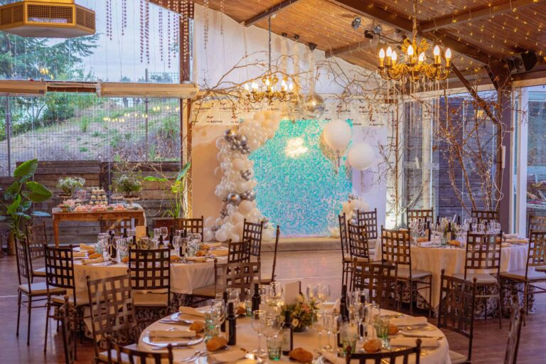 decoración boda madrid con shimmer wall y globos elegantes