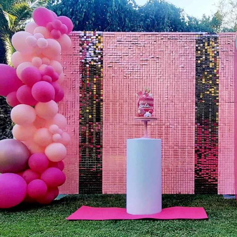 decoración de cumpleaños de barbie con shimmer walls rosa